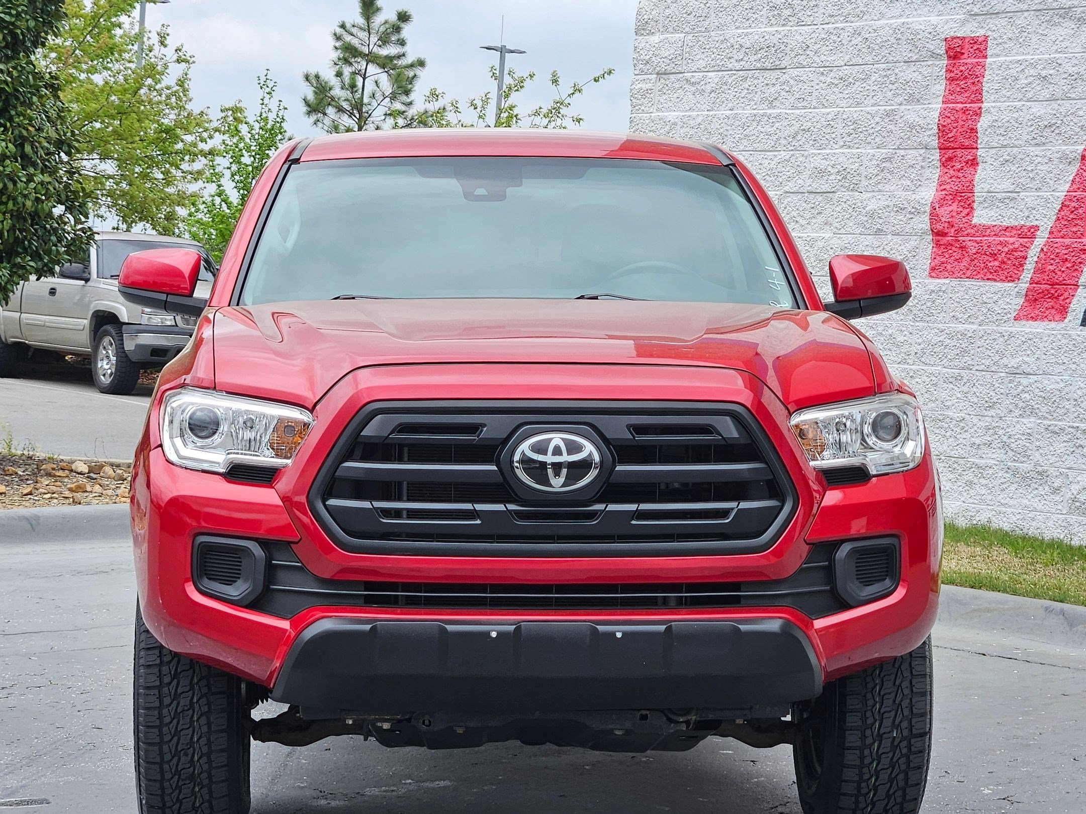 Used 2019 Toyota Tacoma SR w/ SR Convenience Package image 2