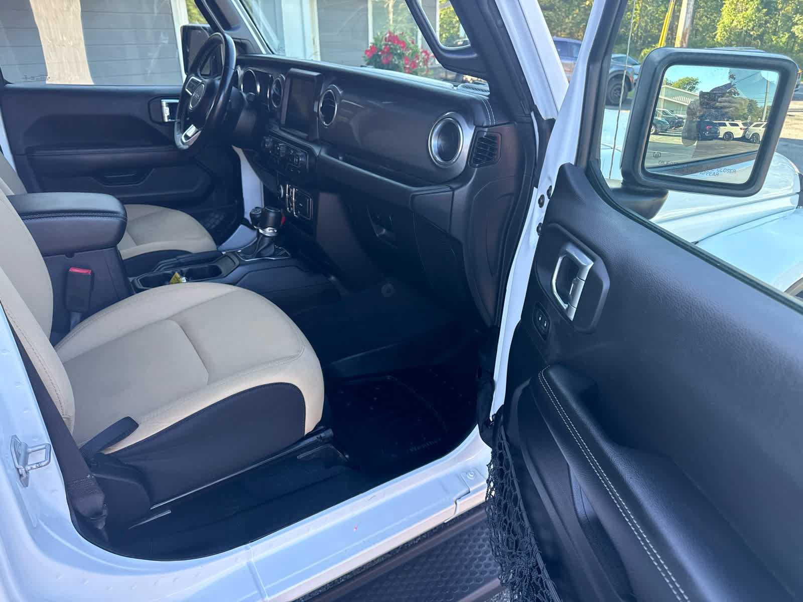 Certified 2021 Jeep Wrangler Unlimited Sahara AWD/4WD image 16