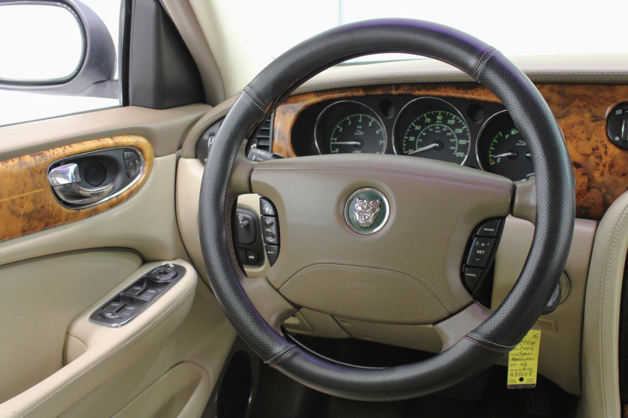Used 2005 Jaguar XJ Vanden Plas RWD image 56