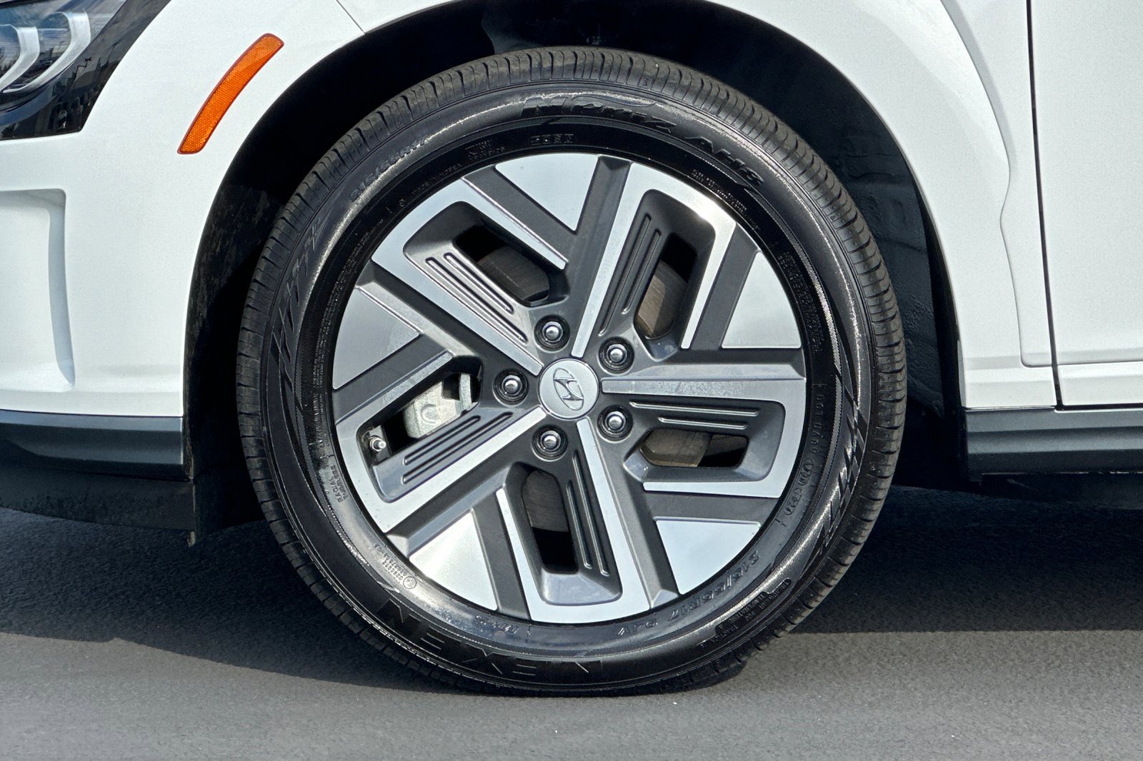 Used 2023 Hyundai Kona Limited w/ Cargo Package image 27