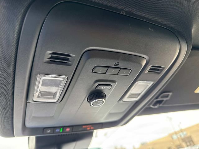 Used 2023 Chevrolet Suburban LT image 30