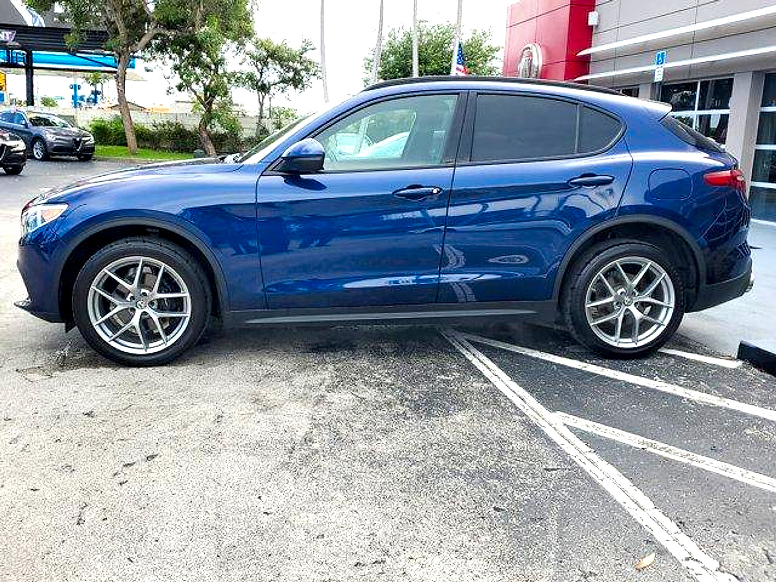 Used 2018 Alfa Romeo Stelvio Ti Sport AWD/4WD image 4