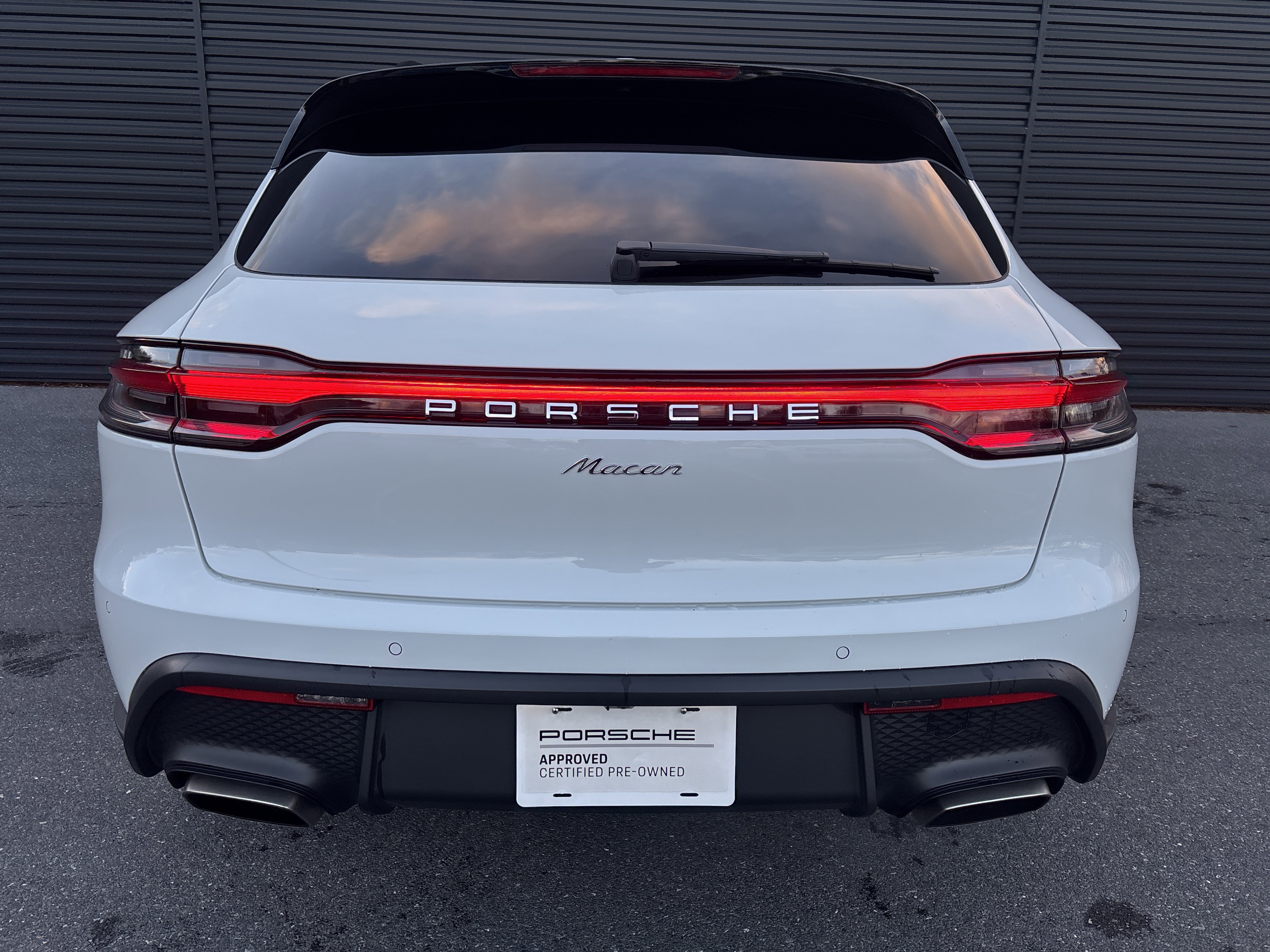 Certified 2025 Porsche Macan image 4