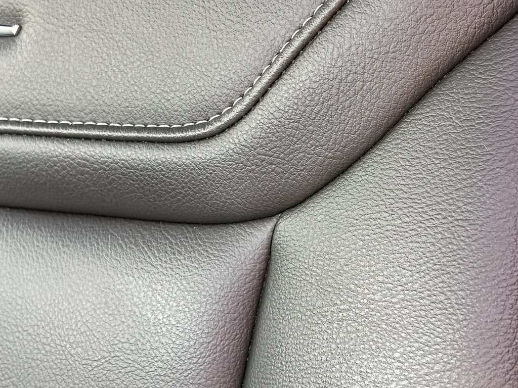 Certified 2025 Cadillac XT6 Luxury FWD image 53