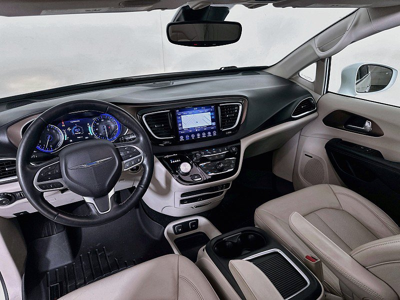 Used 2019 Chrysler Pacifica Touring-L Plus w/ Advanced Safetytec Group FWD image 25
