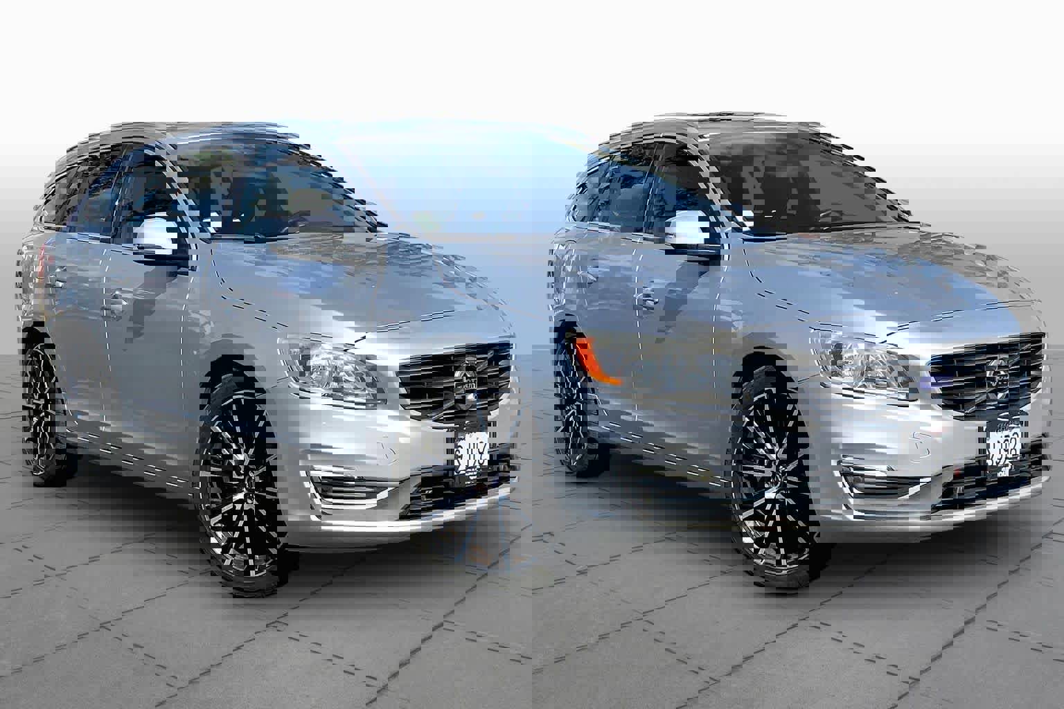 Used 2016 Volvo V60 T5 Premier w/ Convenience Package image 2