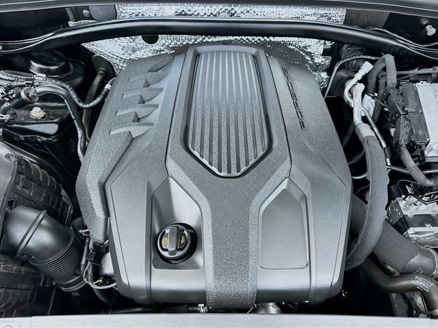 Used 2024 Porsche Macan Turbo AWD/4WD image 31
