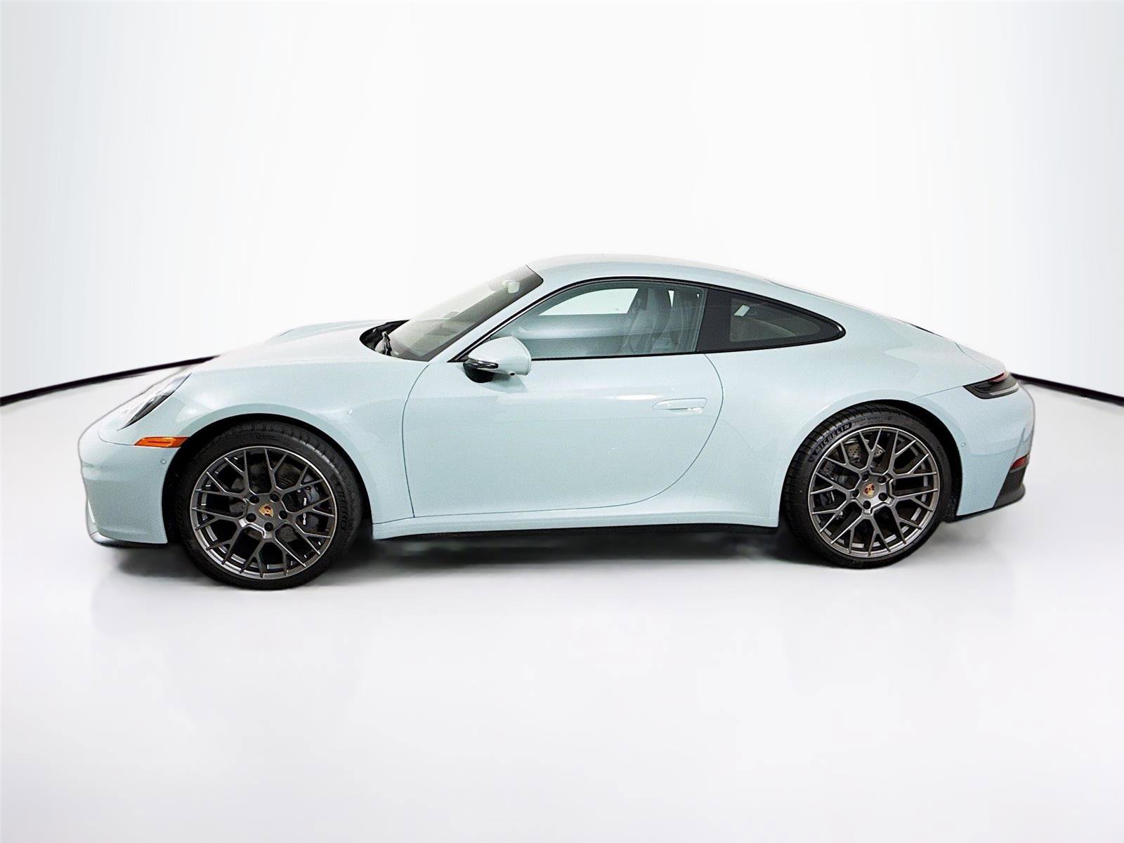 Used 2025 Porsche 911 Carrera image 4