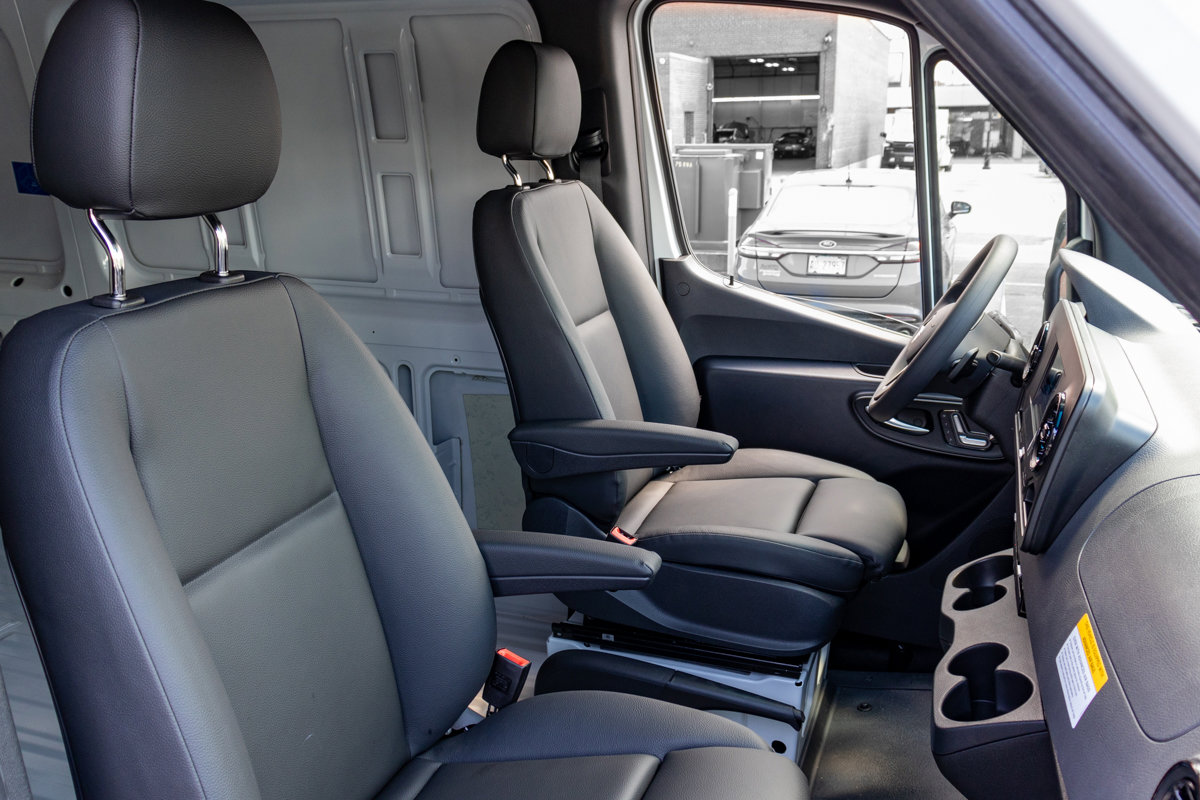 Used 2024 Mercedes-Benz Sprinter 2500 image 26