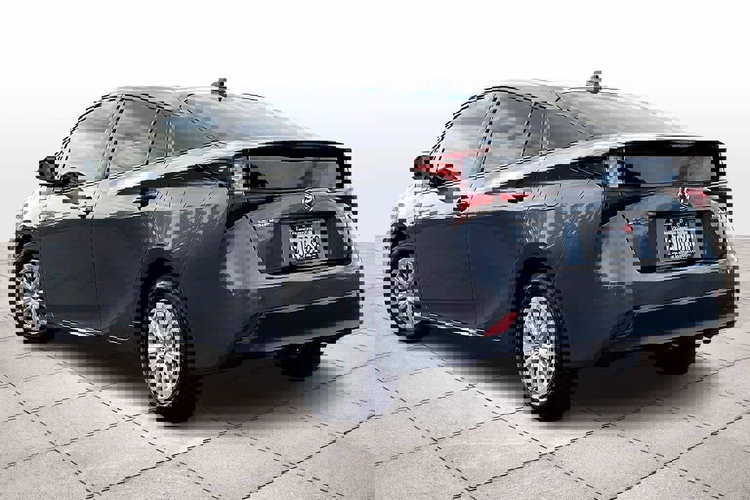 Used 2021 Toyota Prius L Eco image 15