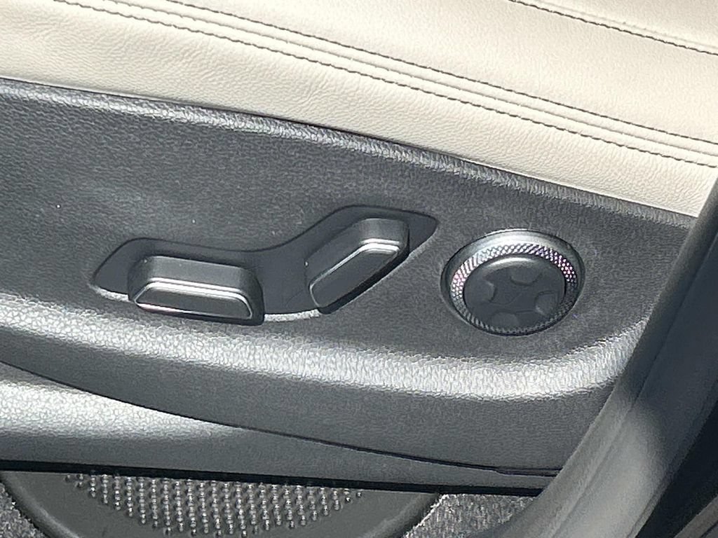 New 2027 Genesis GV70 2.5T Select AWD/4WD image 17