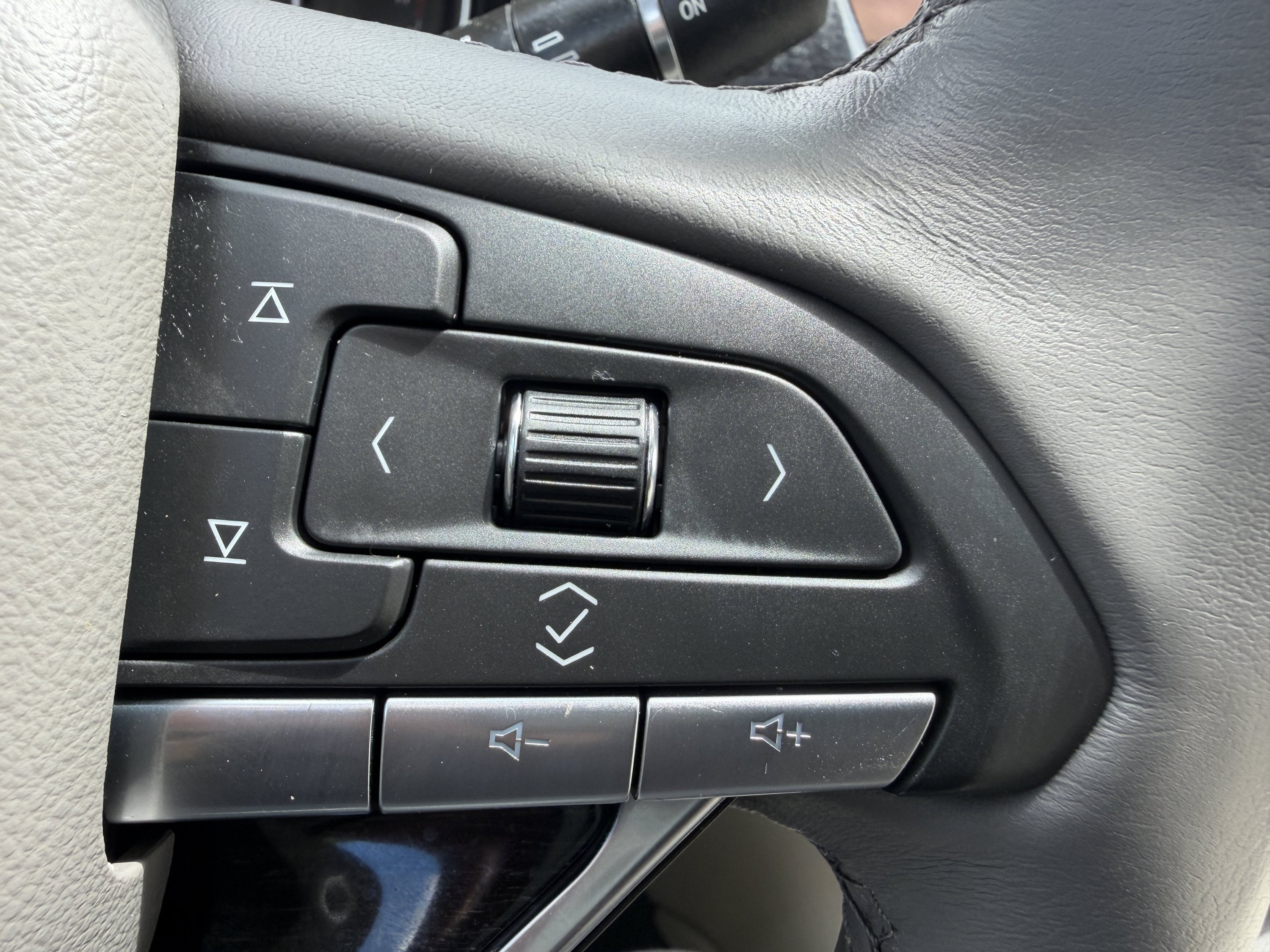 Used 2024 Cadillac XT6 Premium Luxury w/ LPO, Floor Liner Package AWD/4WD image 41