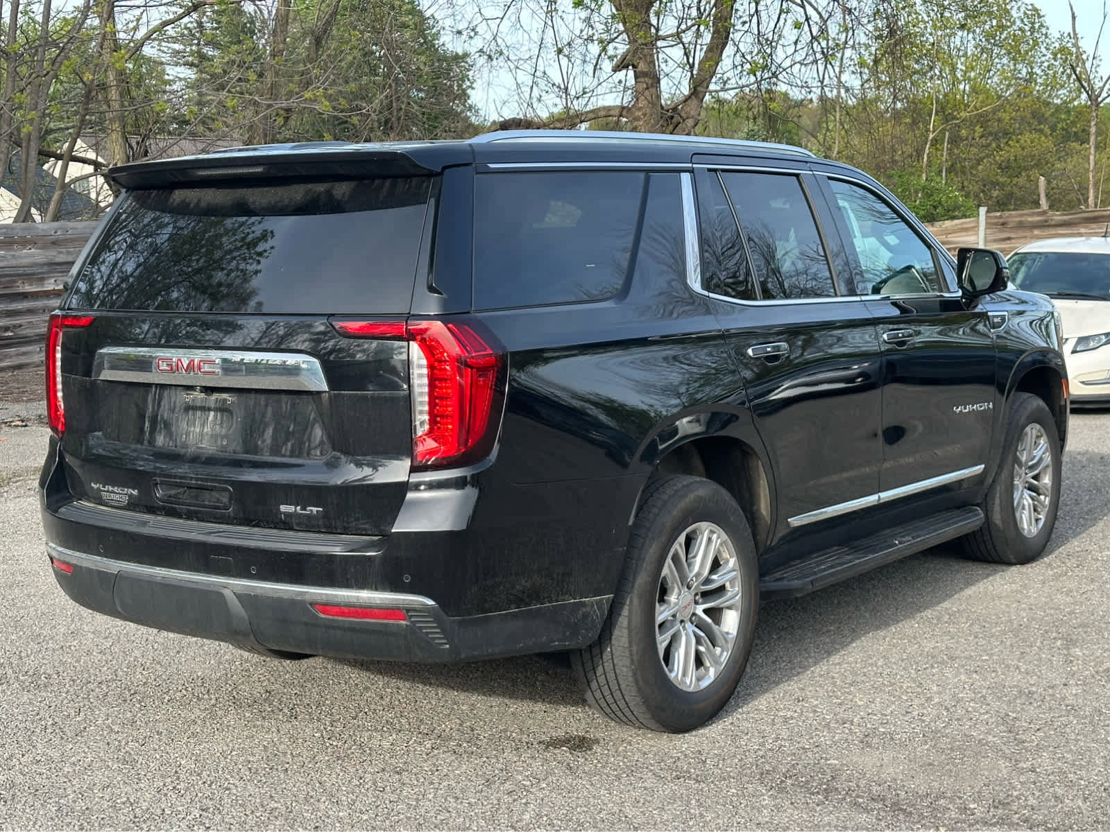 Used 2021 GMC Yukon SLT w/ SLT Premium Package AWD/4WD image 5