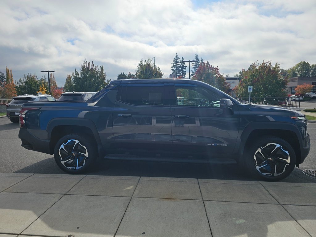 Used 2026 Chevrolet Silverado EV LT AWD/4WD image 8