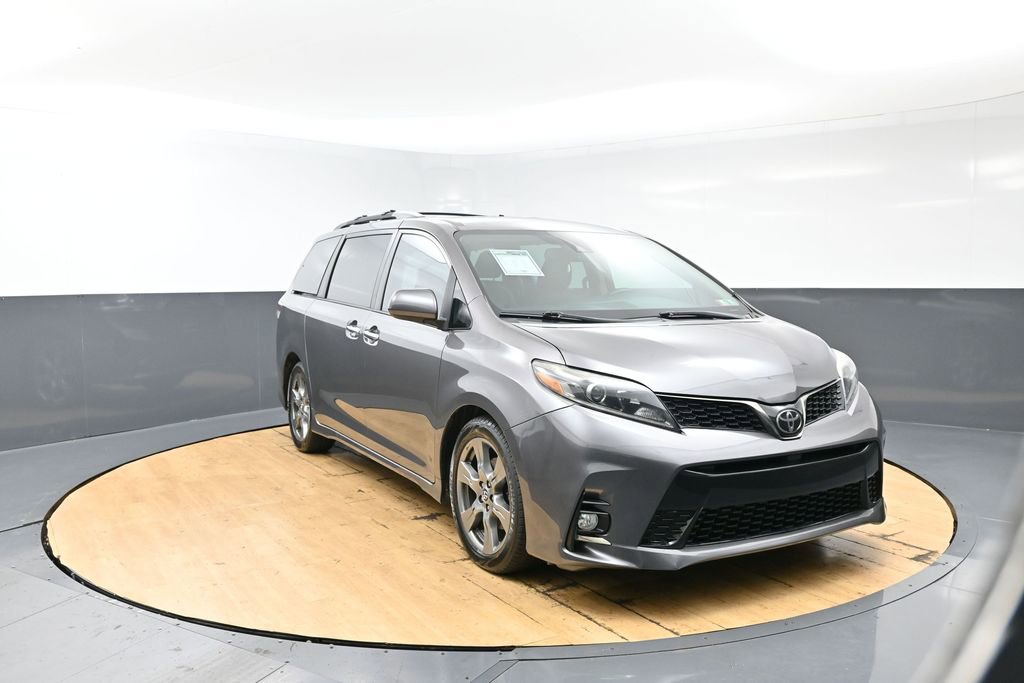 Used 2018 Toyota Sienna SE FWD image 4