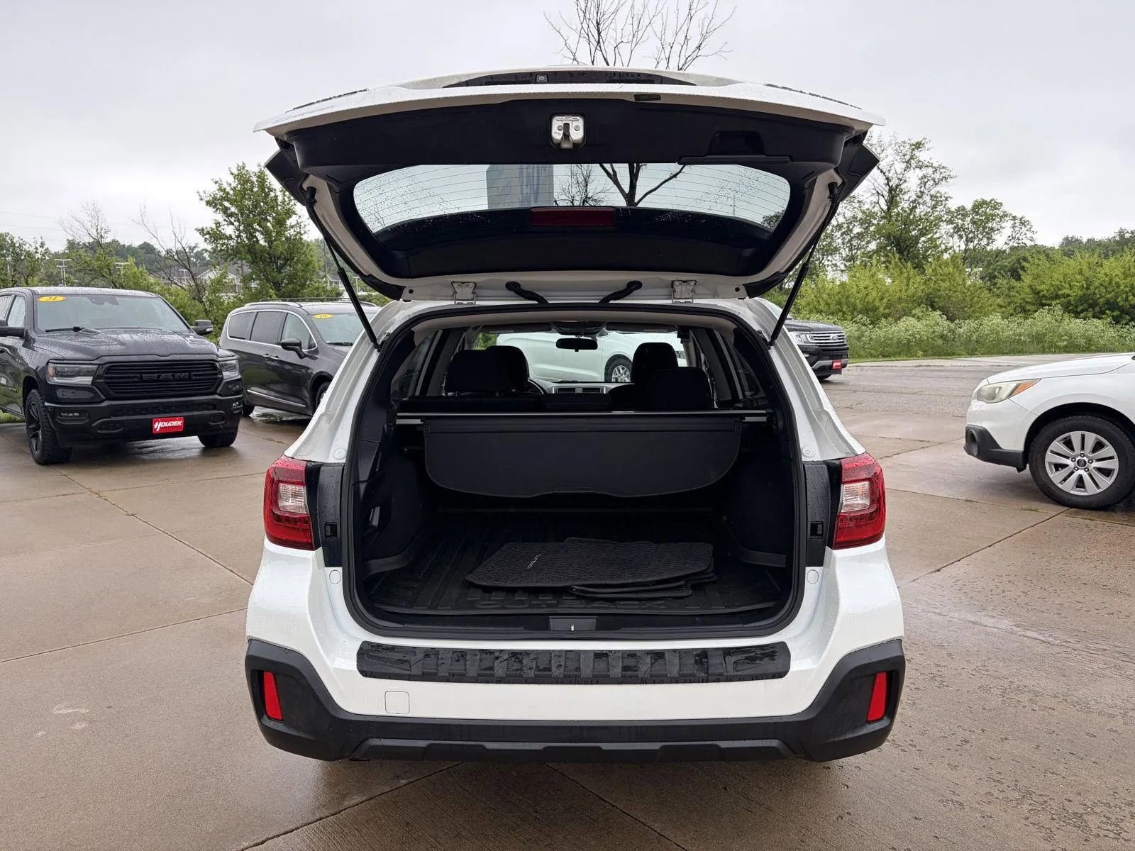 Used 2018 Subaru Outback 2.5i Premium AWD/4WD image 23