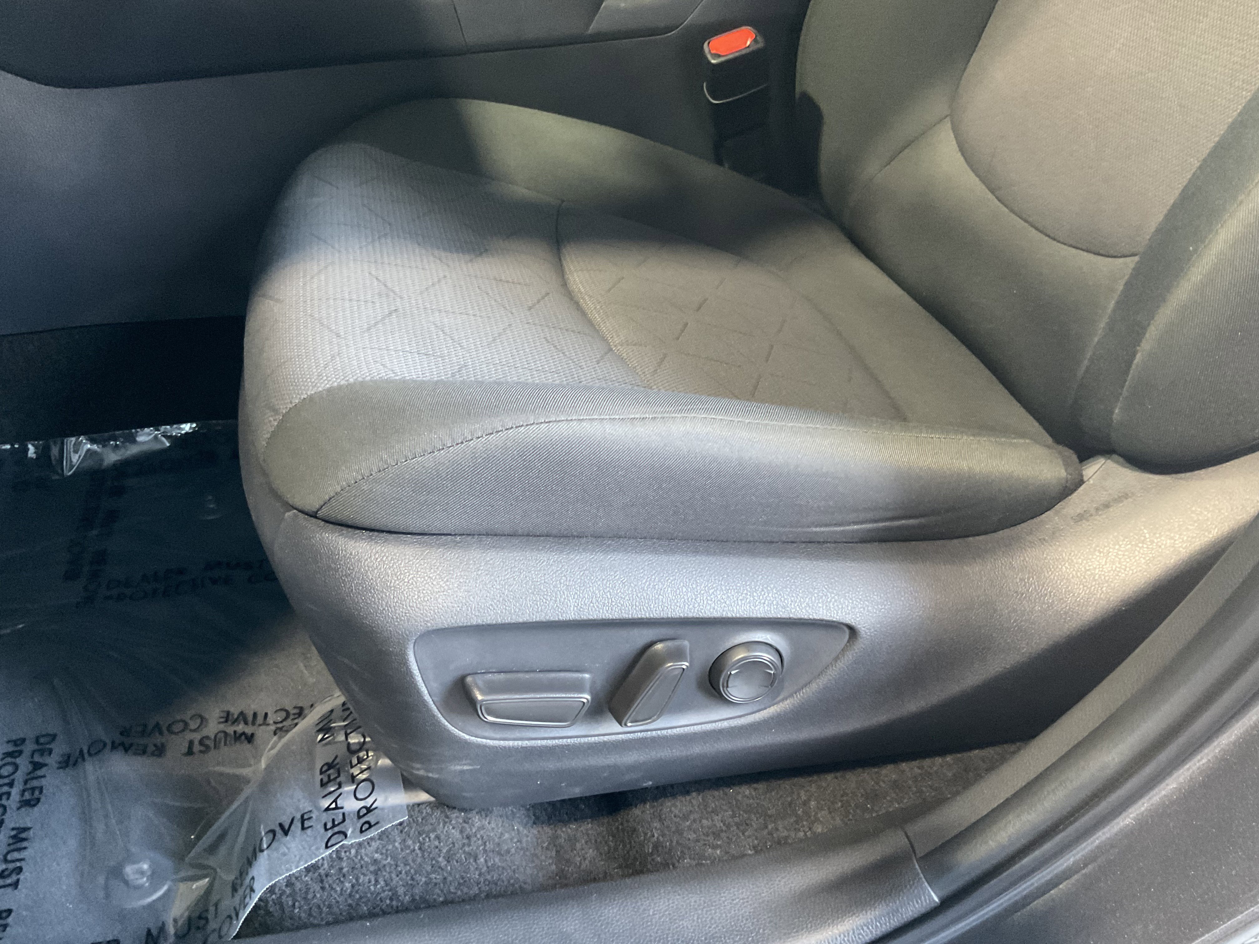 Used 2025 Toyota RAV4 XLE AWD/4WD image 27