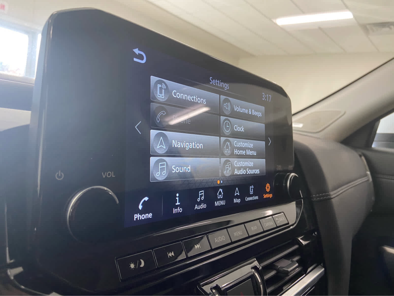 Used 2025 Nissan Pathfinder Platinum w/ Cargo Package image 29