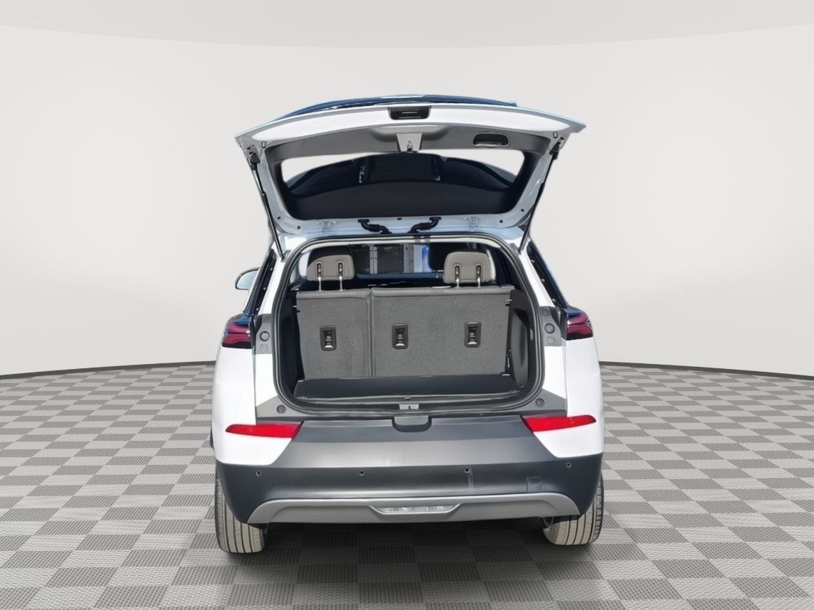 Used 2022 Chevrolet Bolt EUV LT w/ Comfort Package image 9