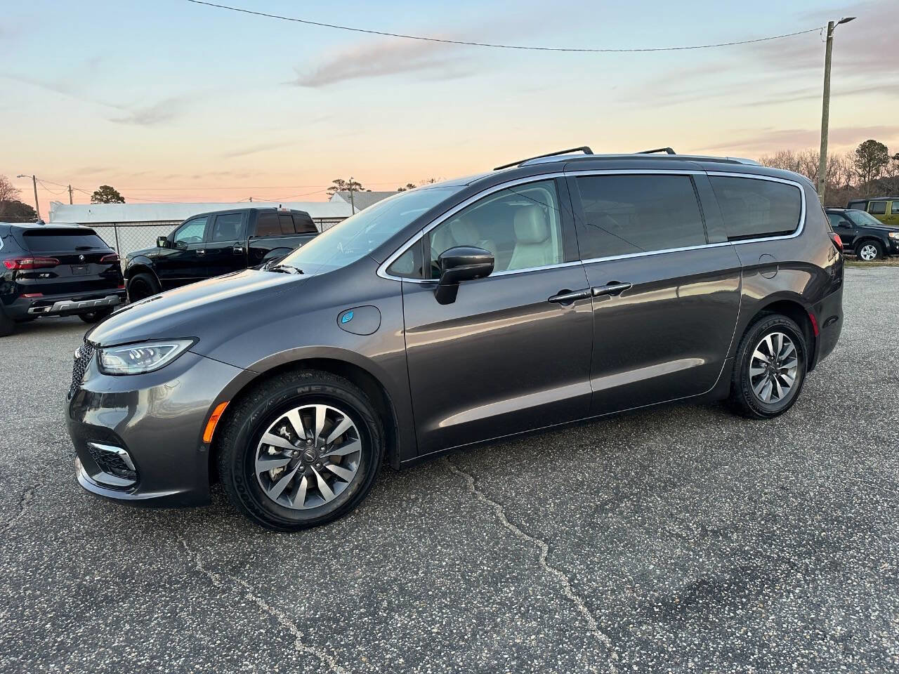 Used 2021 Chrysler Pacifica Touring-L FWD image 31