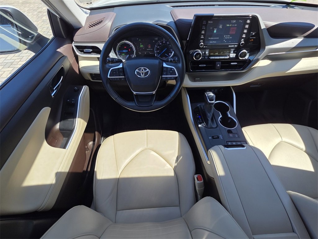 Certified 2022 Toyota Highlander XLE image 6