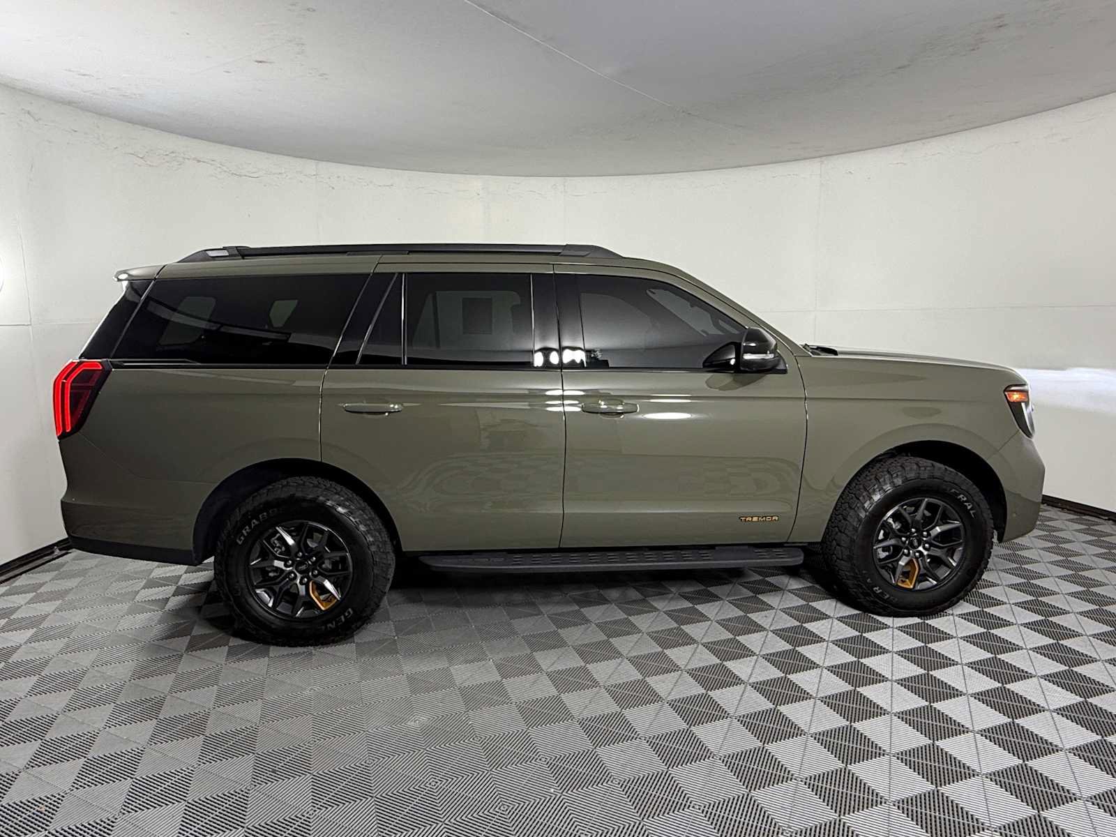Used 2025 Ford Expedition Tremor AWD/4WD image 10