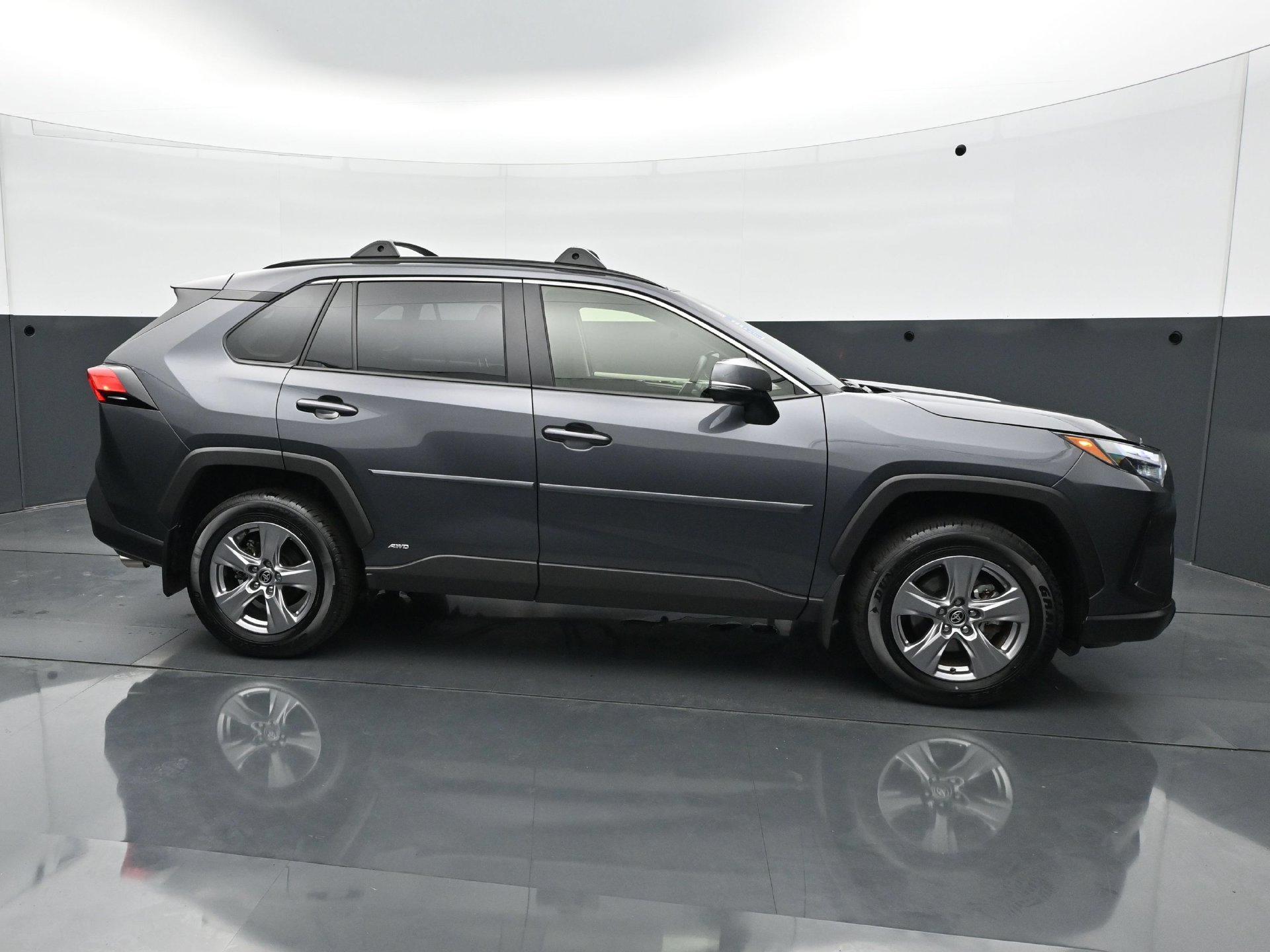 Used 2025 Toyota RAV4 LE AWD/4WD image 8