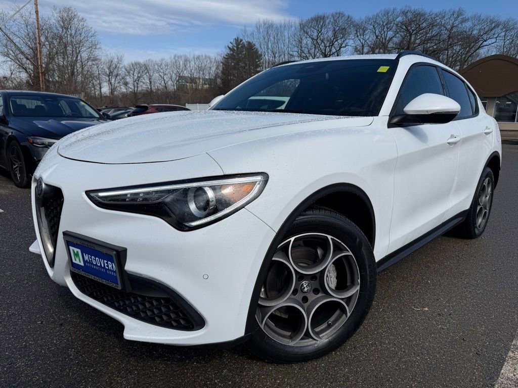 Used 2022 Alfa Romeo Stelvio Sprint image 1