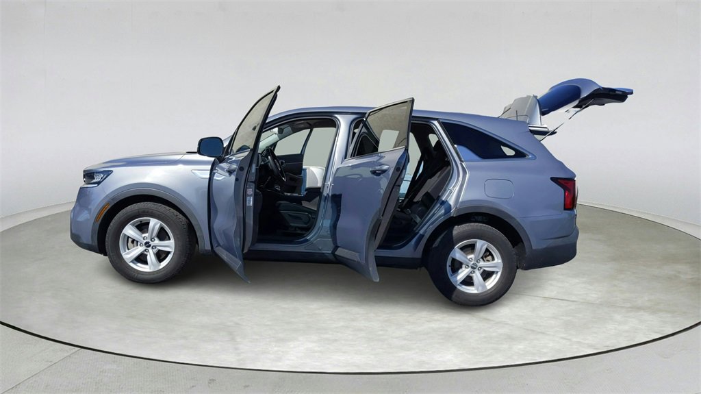 Used 2022 Kia Sorento LX image 11