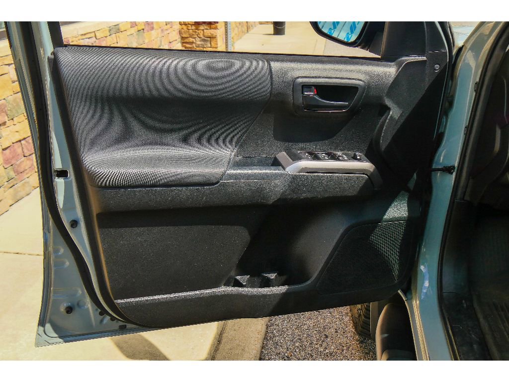 Used 2022 Toyota Tacoma SR5 w/ Trail Edition image 9