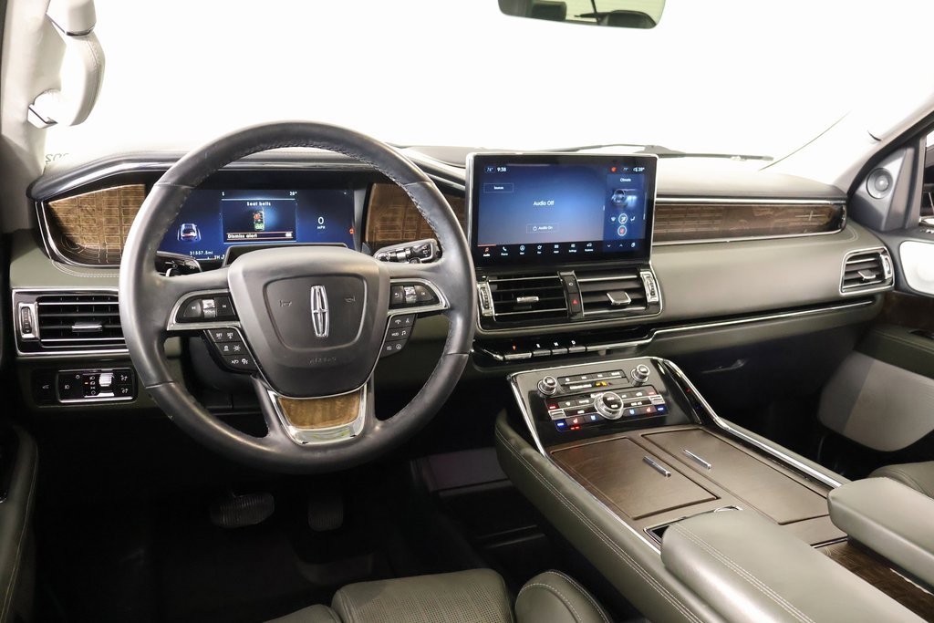 Used 2022 Lincoln Navigator Black Label image 2