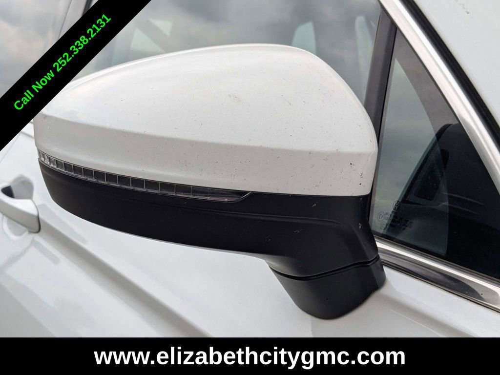 Used 2023 Volkswagen Tiguan SE image 12