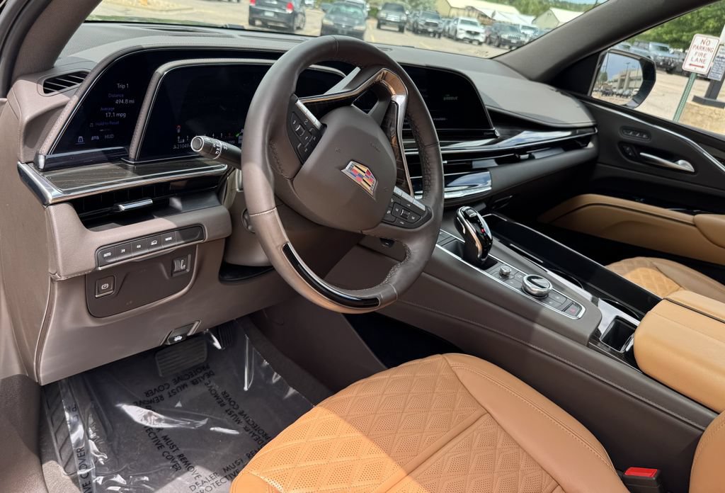 Used 2024 Cadillac Escalade Premium Luxury w/ LPO, Floor Liner Package AWD/4WD image 18