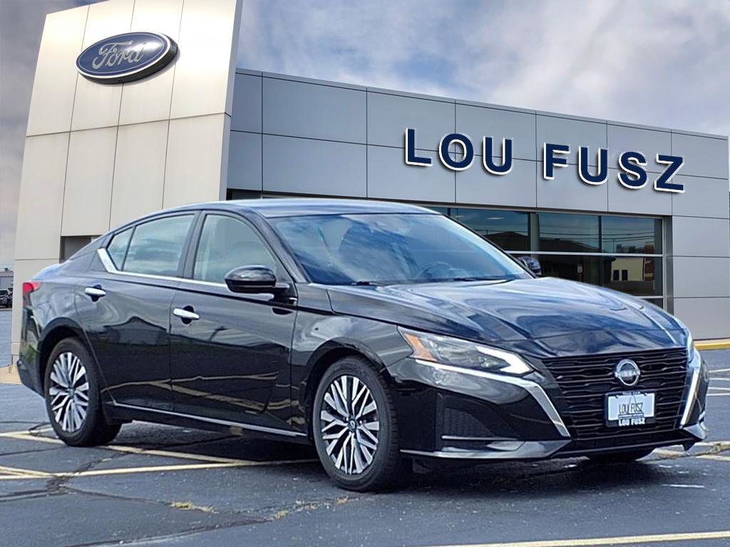 Used 2023 Nissan Altima 2.5 SV