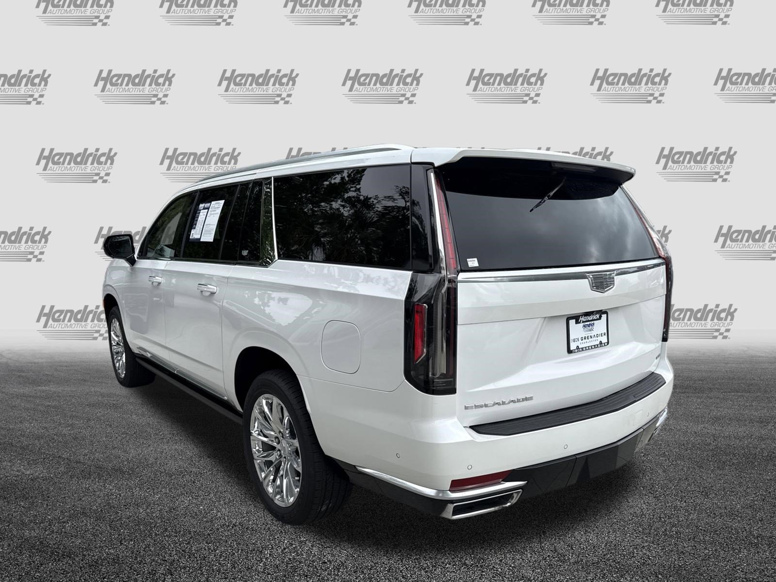 Used 2023 Cadillac Escalade ESV Premium Luxury Platinum w/ LPO, Radiant Package AWD/4WD image 7