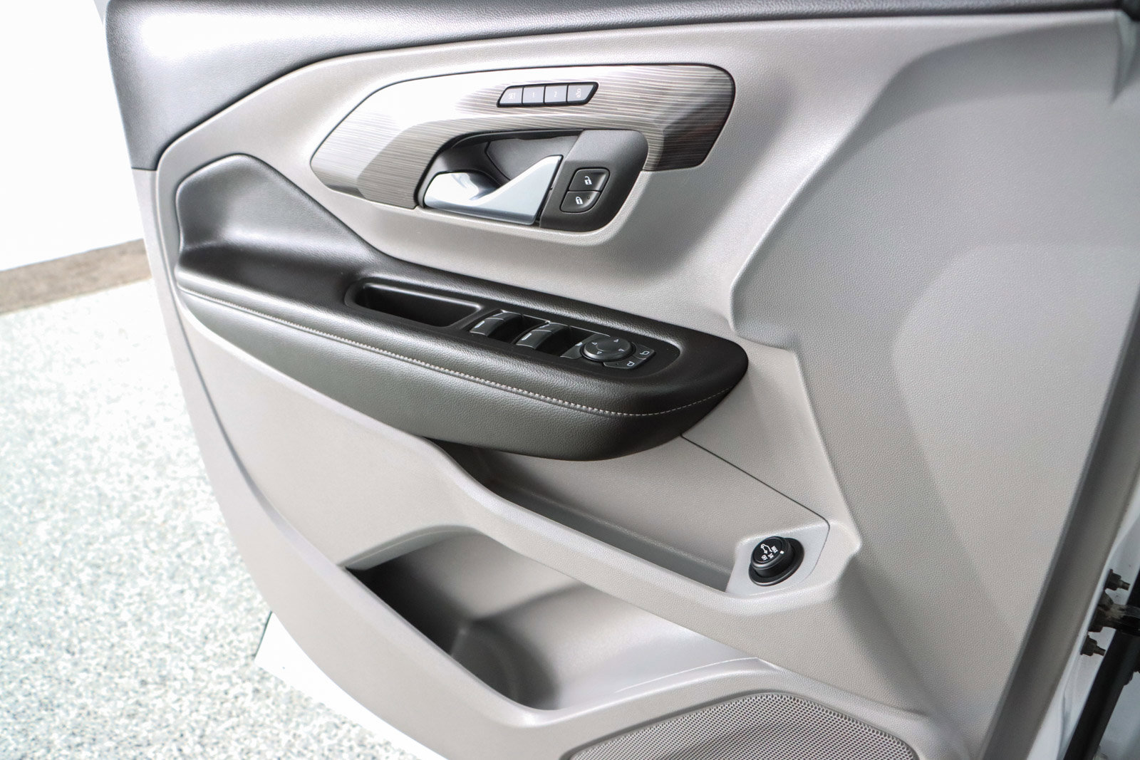 Used 2023 GMC Terrain SLT AWD/4WD image 21