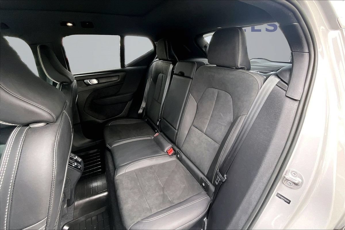 Used 2023 Volvo XC40 B4 Ultimate w/ Protection Package Premier FWD image 22