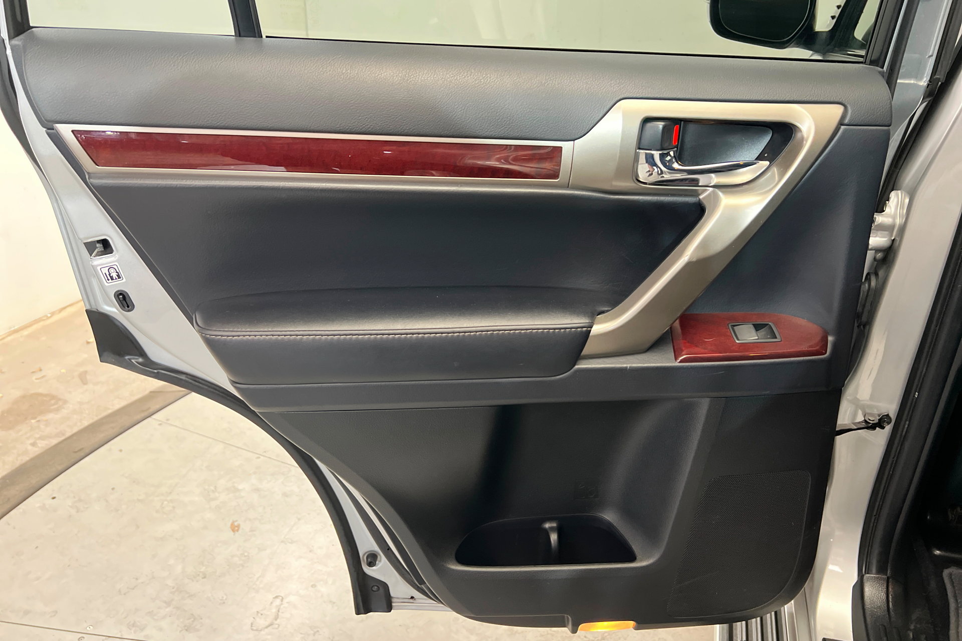 Used 2018 Lexus GX 460 Premium w/ Premium Package image 19