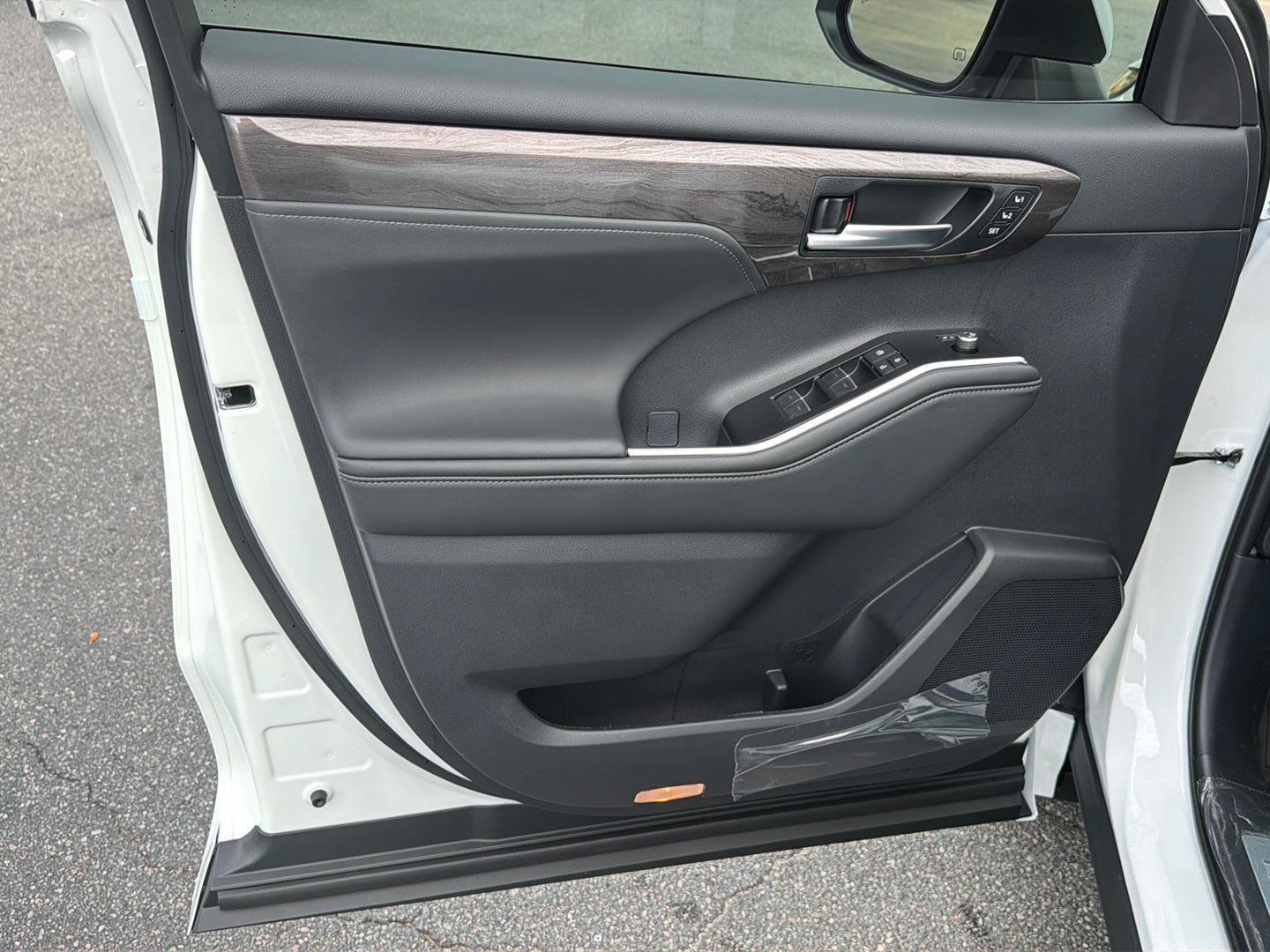 New 2026 Toyota Highlander Limited AWD/4WD image 17
