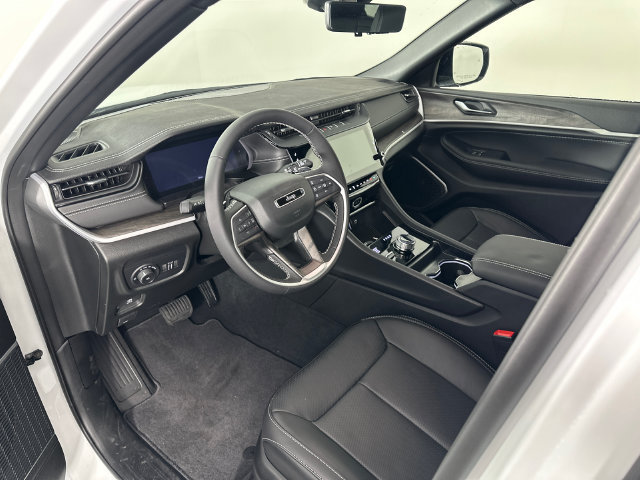 New 2027 Jeep Grand Cherokee Limited AWD/4WD image 4