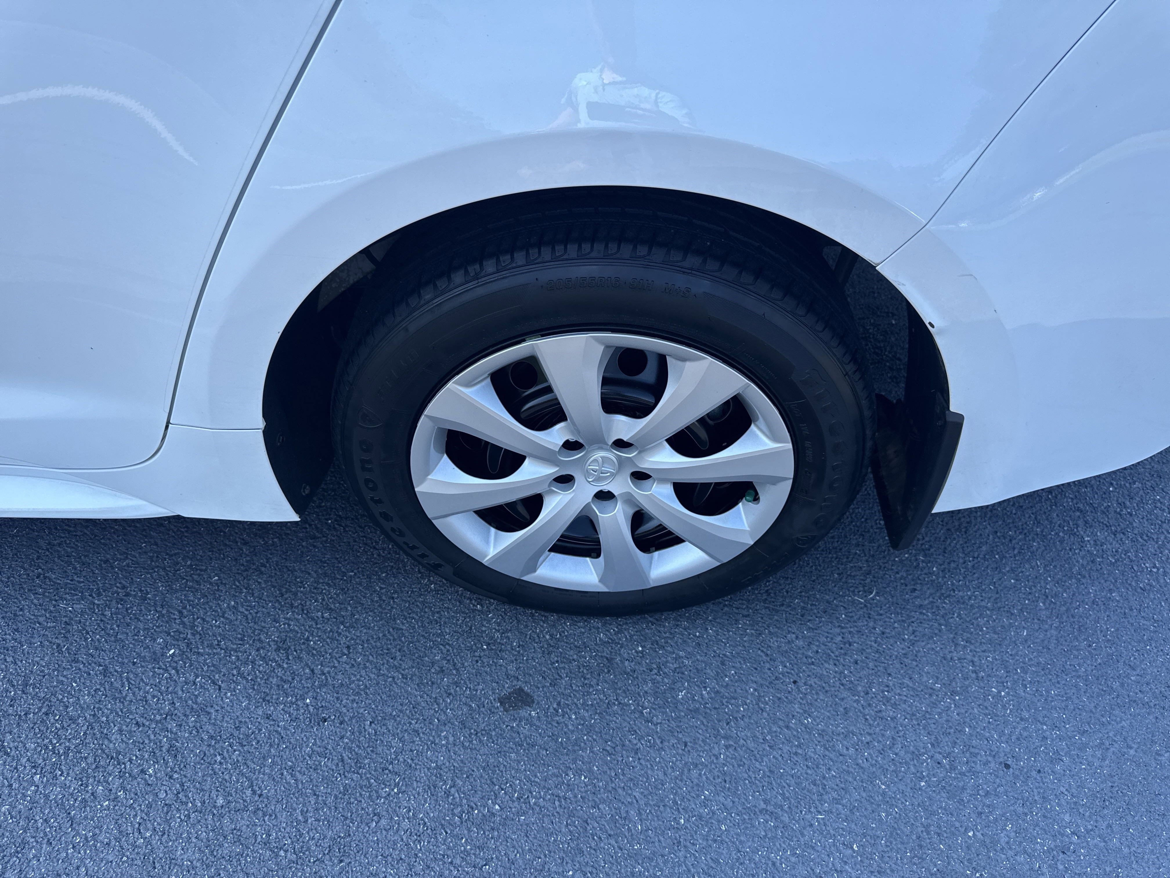 Used 2025 Toyota Corolla LE FWD image 12