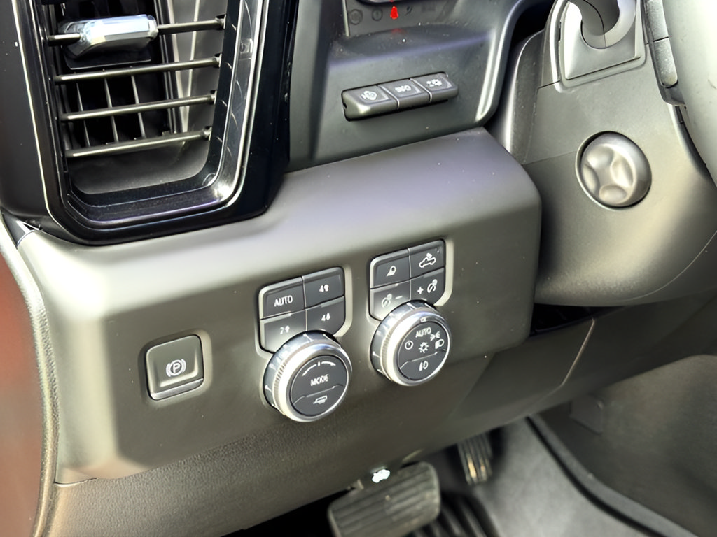 Used 2024 GMC Sierra 1500 AT4 w/ Technology Package AWD/4WD image 21