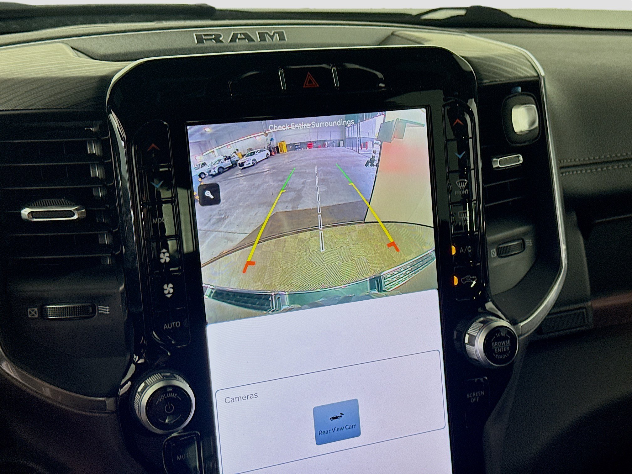 Used 2023 RAM 1500 Laramie AWD/4WD image 19