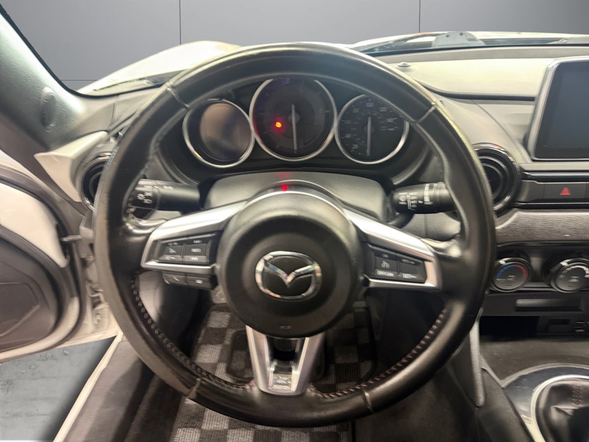 Used 2017 MAZDA MX-5 Miata Club w/ Brembo/BBS Package RWD image 13