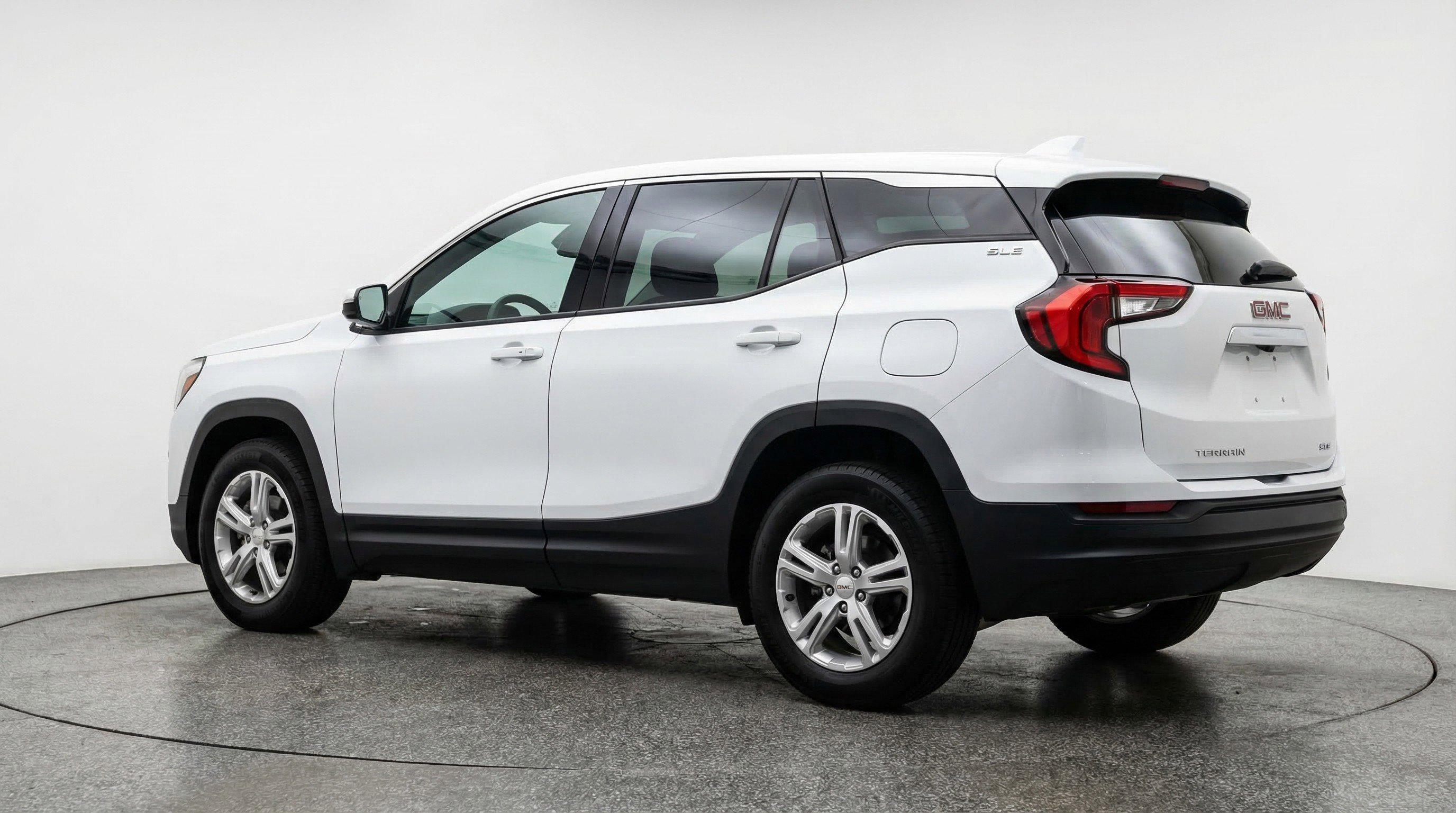 Used 2024 GMC Terrain SLE image 6