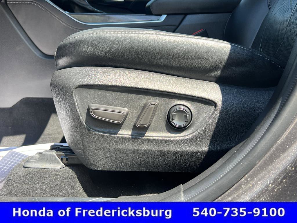 Used 2022 Toyota Highlander Platinum AWD/4WD image 18