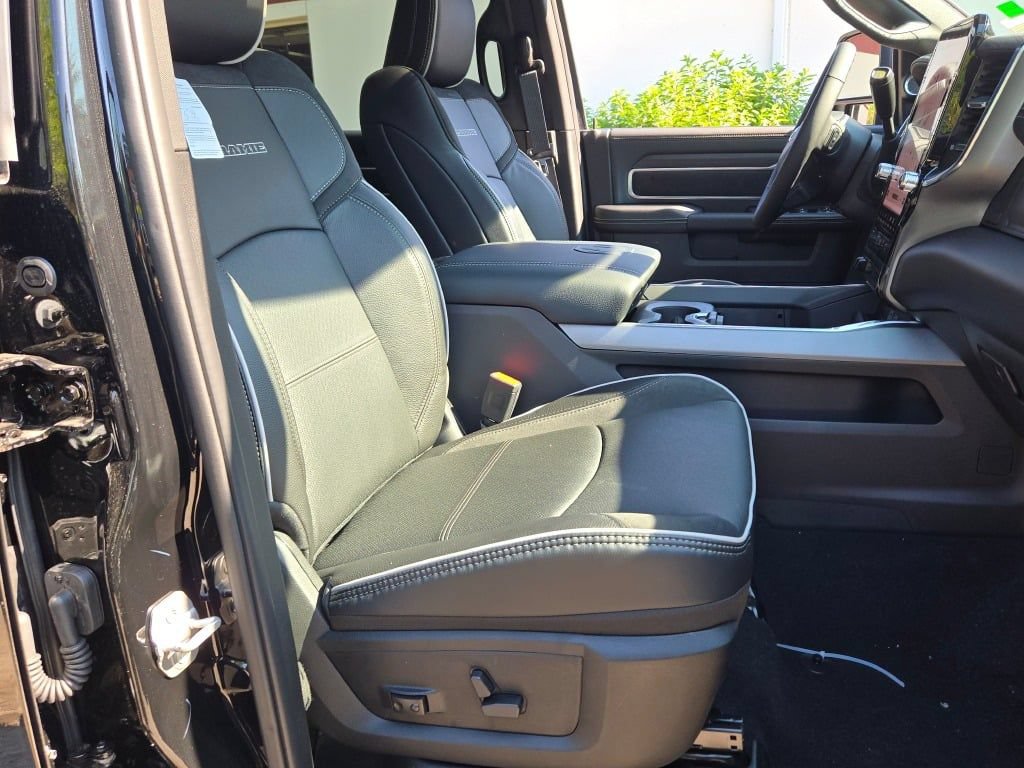 New 2026 RAM 2500 Laramie AWD/4WD image 14