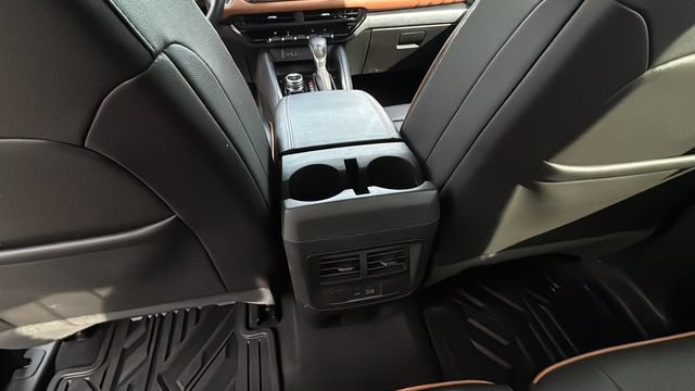 Used 2023 GMC Canyon AT4 w/ AT4 Premium Package AWD/4WD image 21
