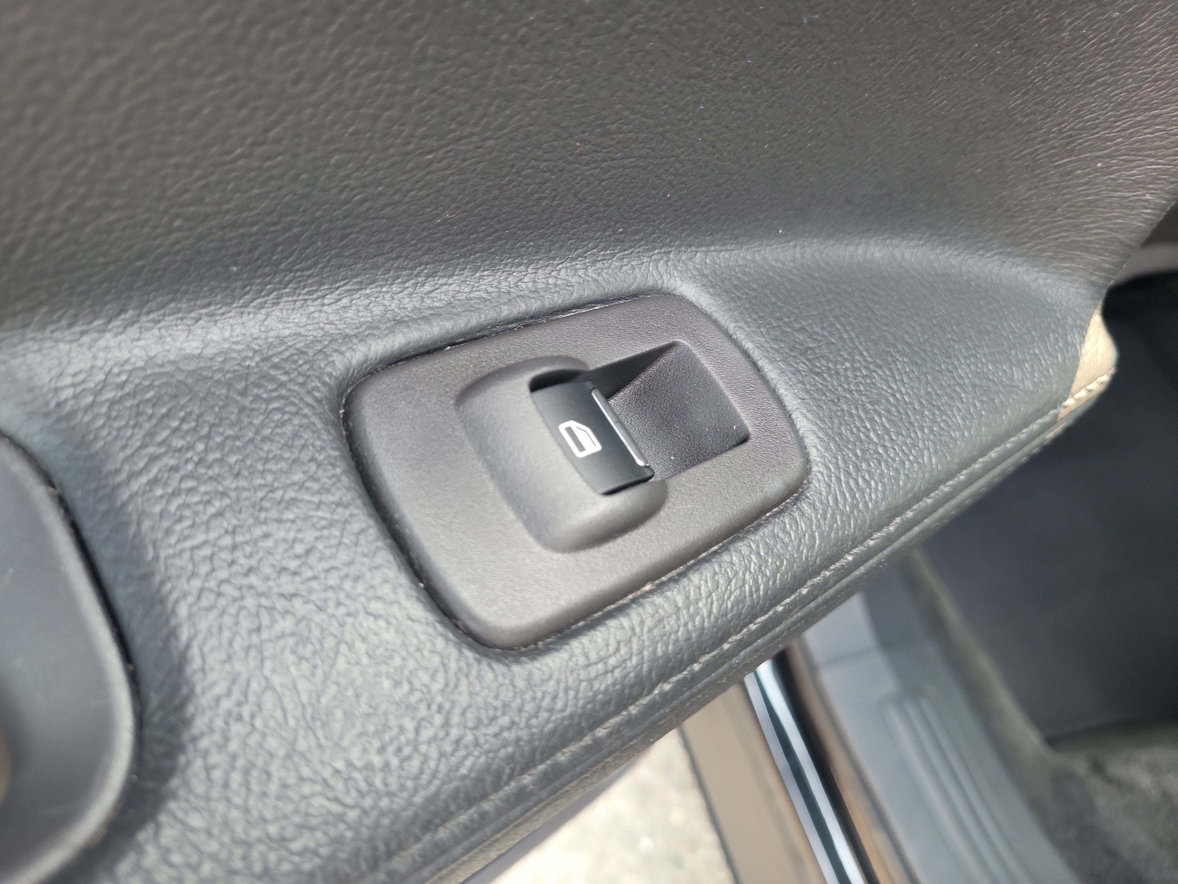 Used 2014 Ford Explorer XLT w/ Equipment Group 202A FWD image 14