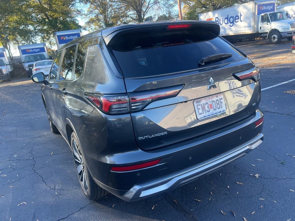 Used 2025 Mitsubishi Outlander SE image 13